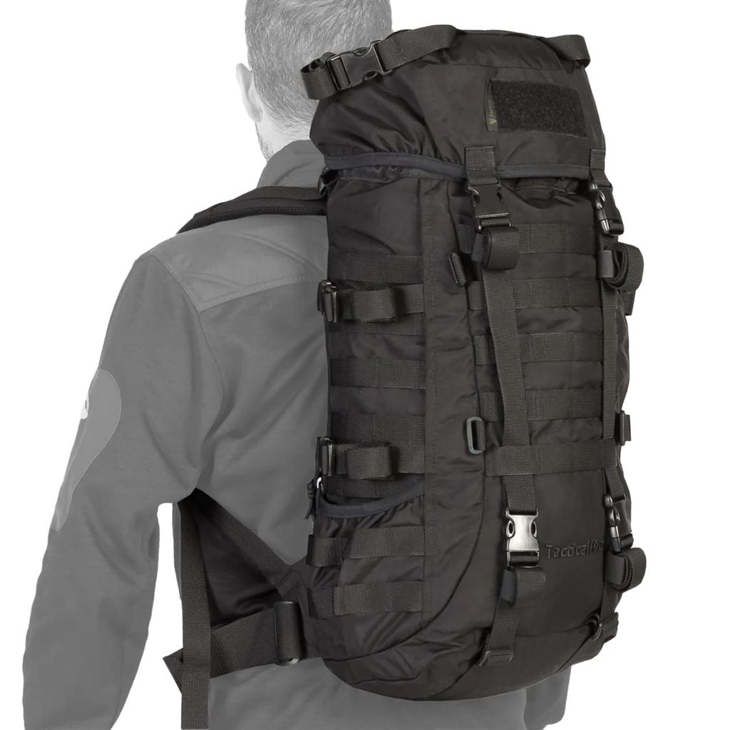 Mochila táctica negra 30 L con cierre tipo chimenea