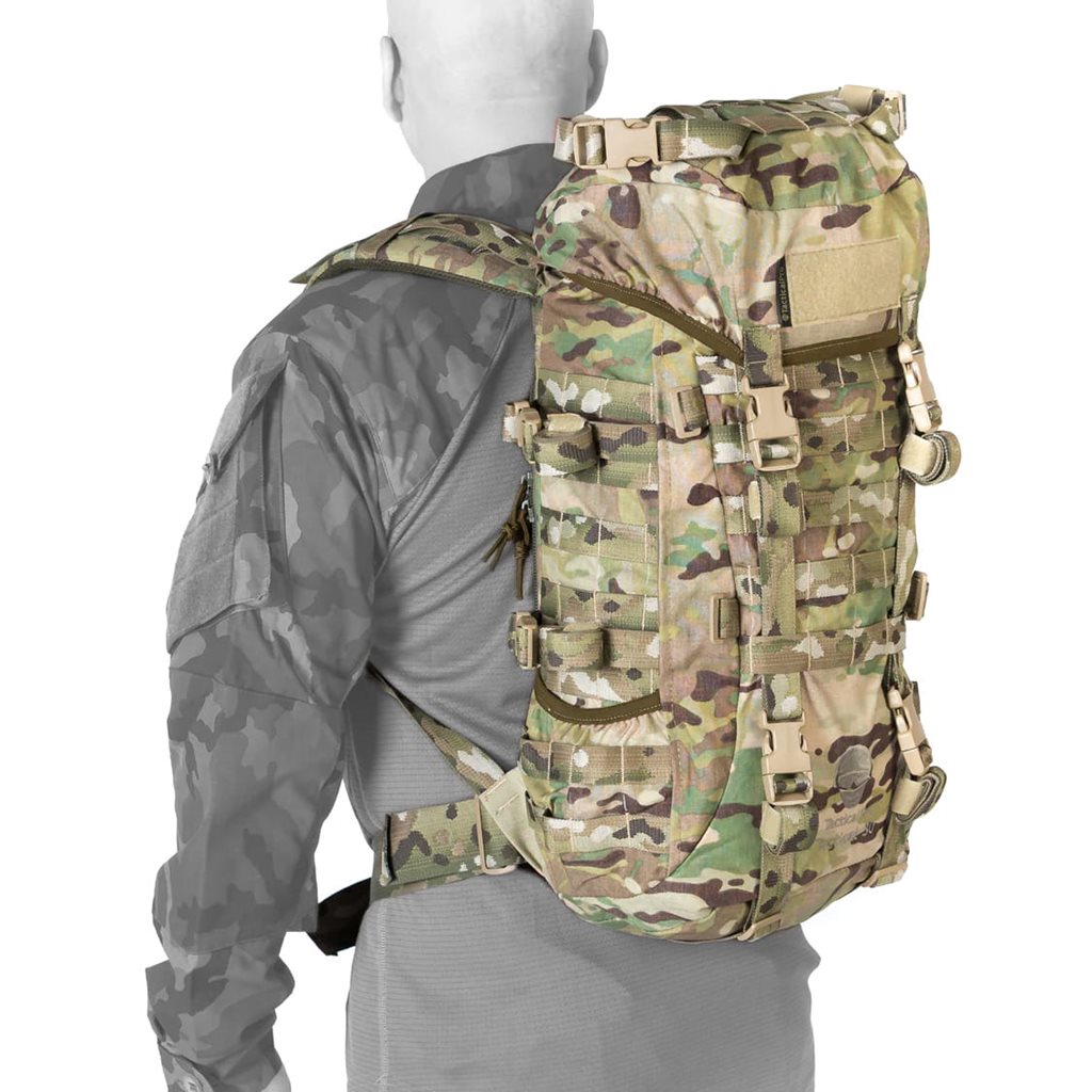Mochila táctica 30 L con acceso trasero y bolsillos ampliables