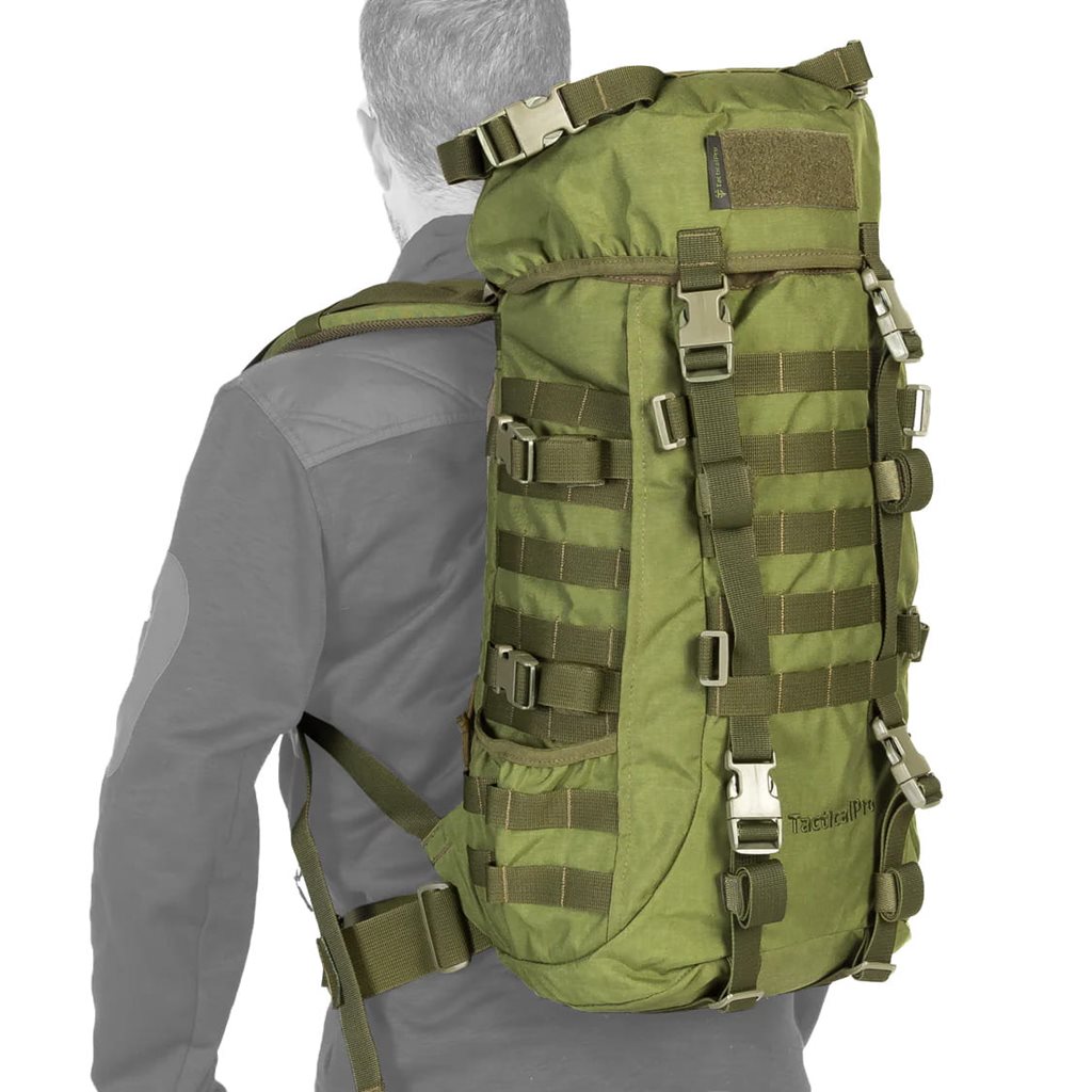 Mochila táctica negra 30 L, vista frontal