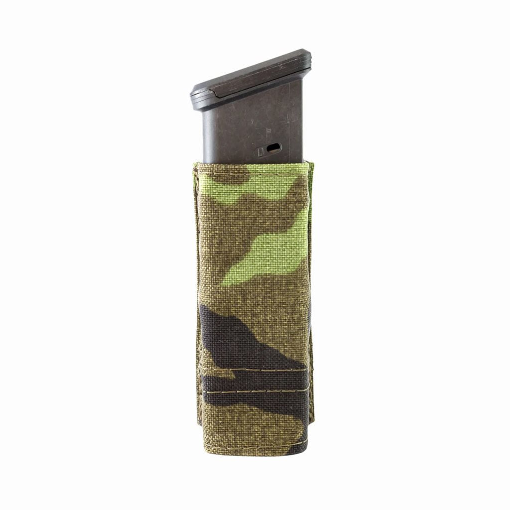Funda FAST autoretención para cargador de pistola vz.95 en camuflaje forestal