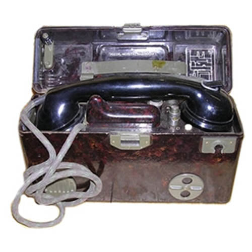Teléfono de campaña TP-25 AČR usado sin fuente, requiere pila 1,5 V