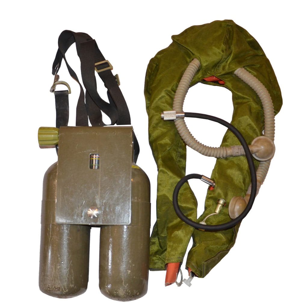 Aparato respiratorio ZP-10 usado con funda, Ejército de la República Checa (AČR) - imagen del producto