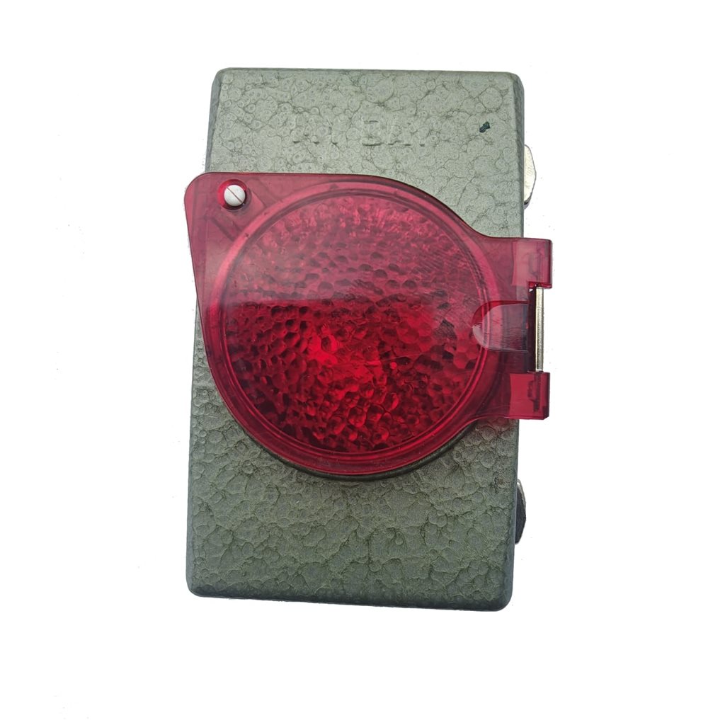 Linterna policial MY DAY plana de chapa con filtro rojo abatible OLIV