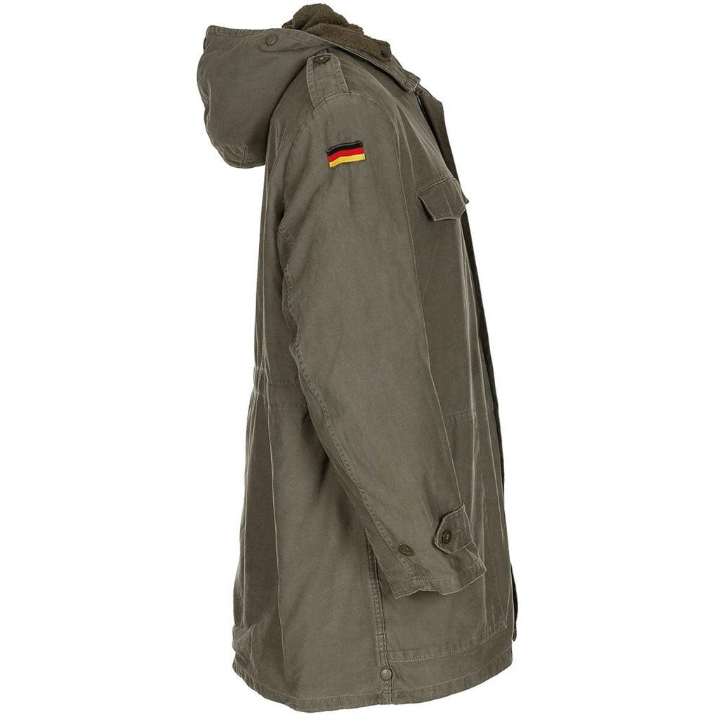 Parka Bundeswehr verde usada con forro desmontable, capucha y cuatro bolsillos, vista frontal