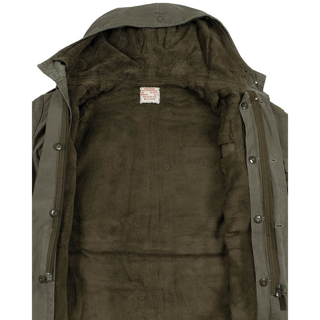 Parka Bundeswehr verde usada con forro desmontable, capucha y cuatro bolsillos, vista frontal