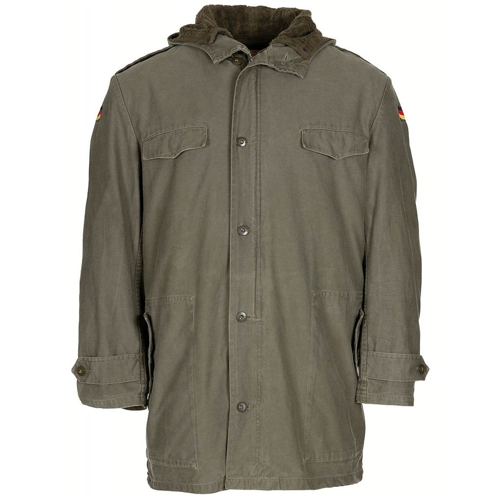 Parka Bundeswehr verde usada con forro desmontable, capucha y cuatro bolsillos, vista frontal