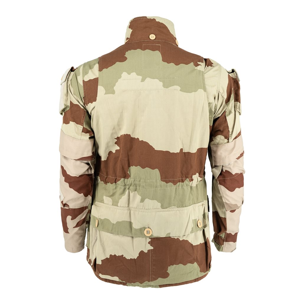 Chaqueta francesa Sniper CCE Desert usada con cierre bidireccional, bolsillos inferiores, en pecho y mangas y paneles velcro