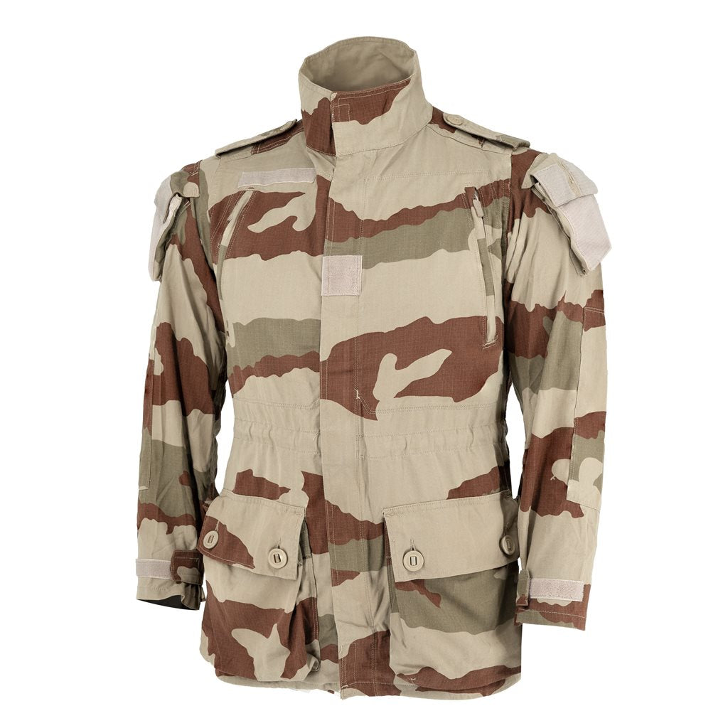 Chaqueta francesa Combat T4 S2 Rip-stop CCE DESERT usada, vista con bolsillos y paneles de velcro