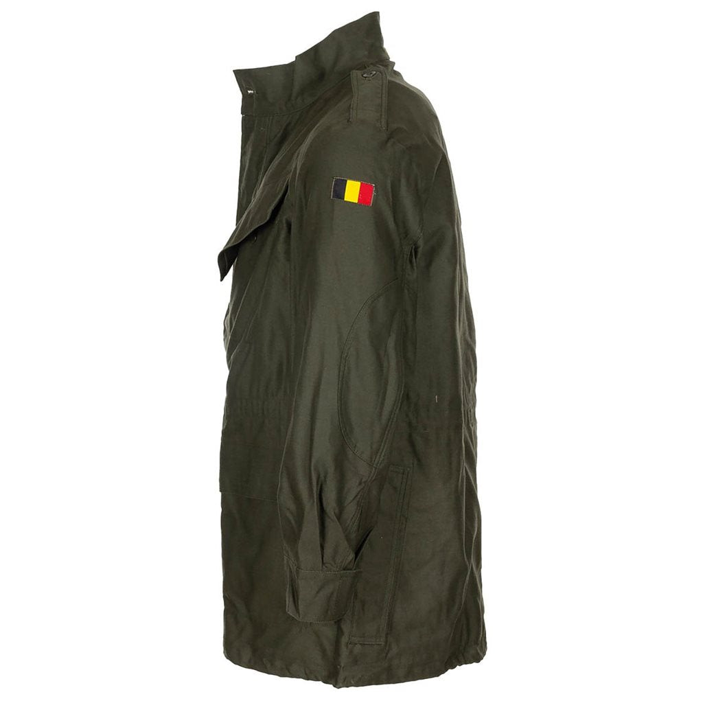 Parka Belga M88 verde de origen militar, vista frontal mostrando bolsillos
