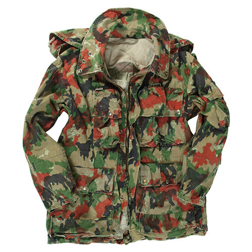 Chaqueta de campaña suiza M70 SCHWEIZ TARN usada con 4 bolsillos, vista frontal