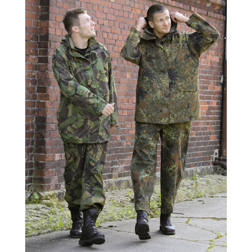 Conjunto británico impermeable trilaminado DPM usado, patrón militar