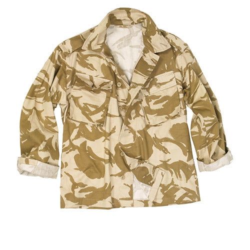 Camisa británica de campo DPM Desert usada con bolsillos de pecho y mangas ajustables