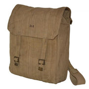 Bolsa militar británica M37 usada con correa al hombro