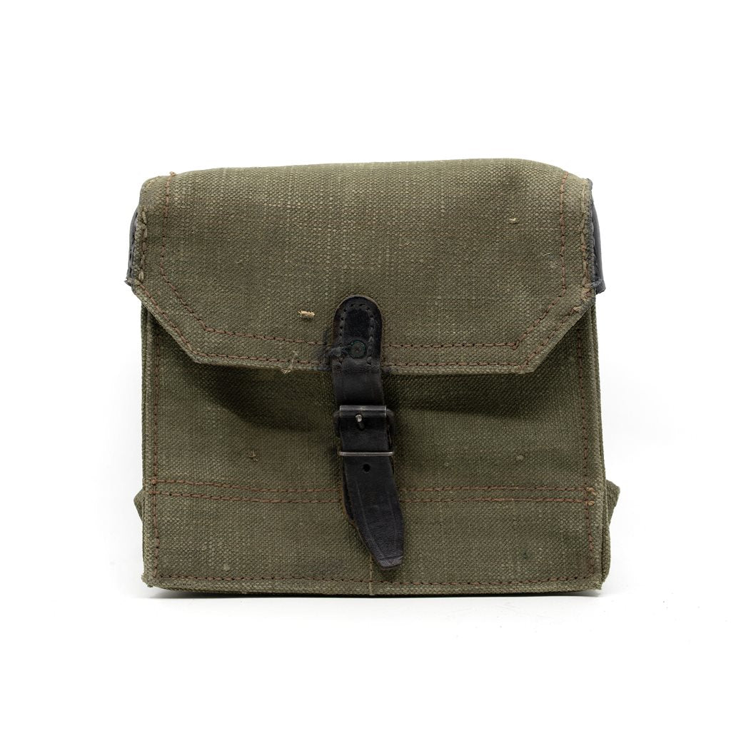 Bolsa musette de lona con detalles de cuero y correa, usada, dimensiones aprox. 20x16x9 cm