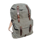Mochila suiza usada con correas de cuero, vista frontal (ID 91403400)