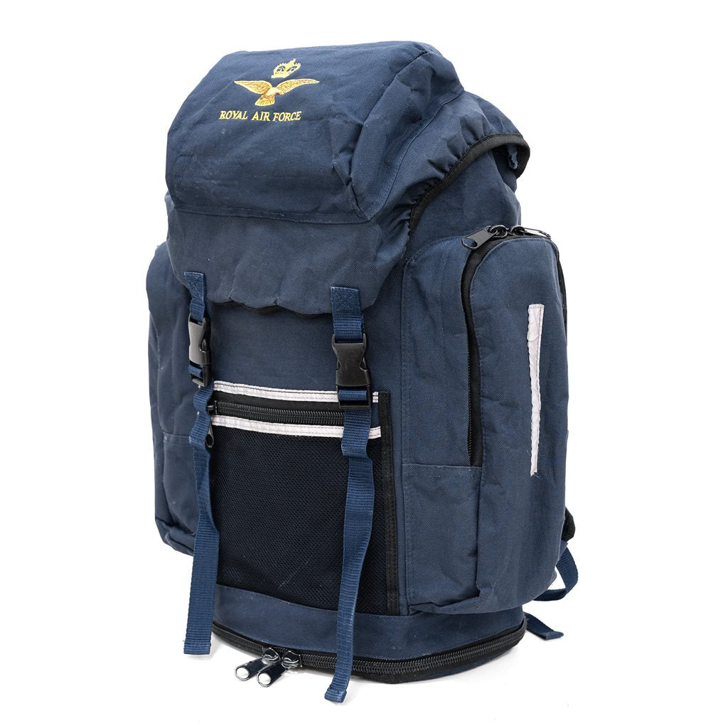 Mochila RAF británica mediana azul usada con tirantes ajustables y respaldo acolchado