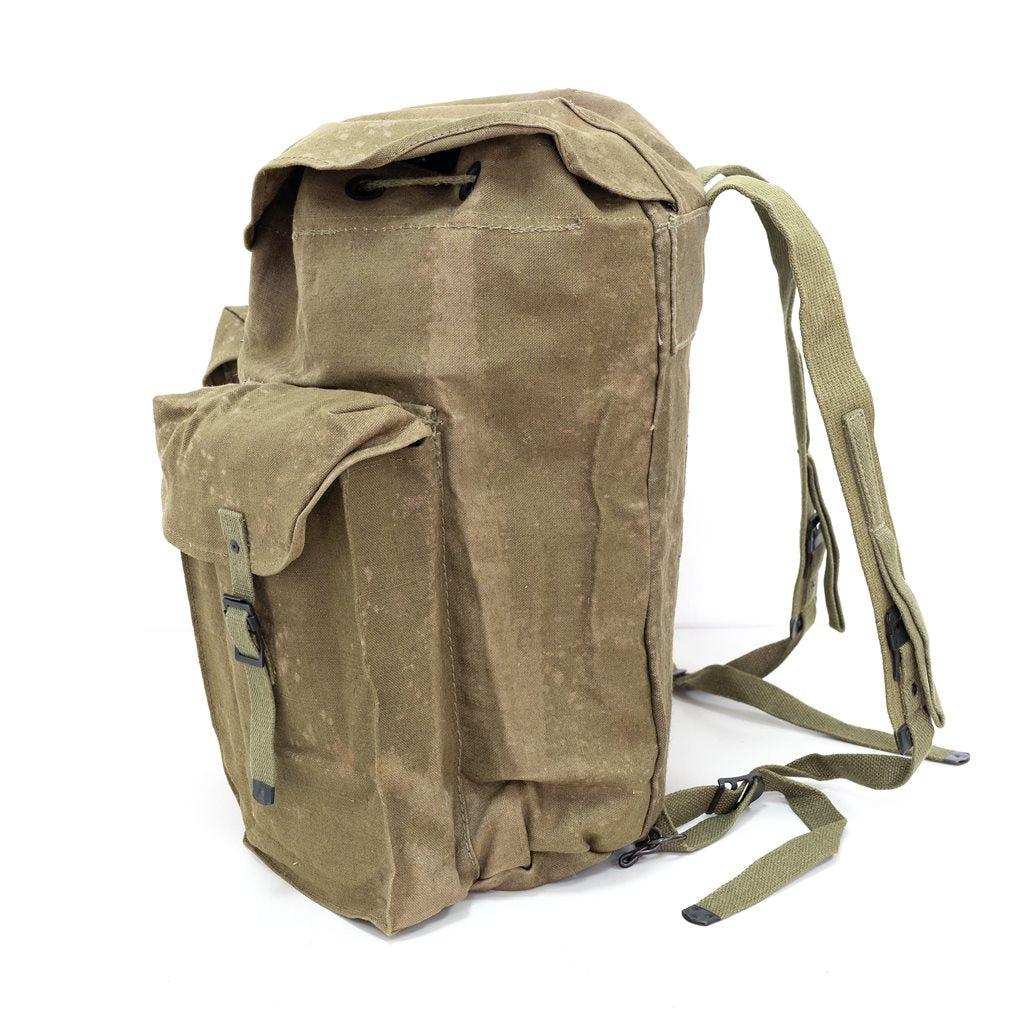 Mochila militar italiana San Marco Troop verde de lona usada, vista general