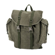 Mochila BW verde de montaña original usada, lona con bolsillos laterales y cordones