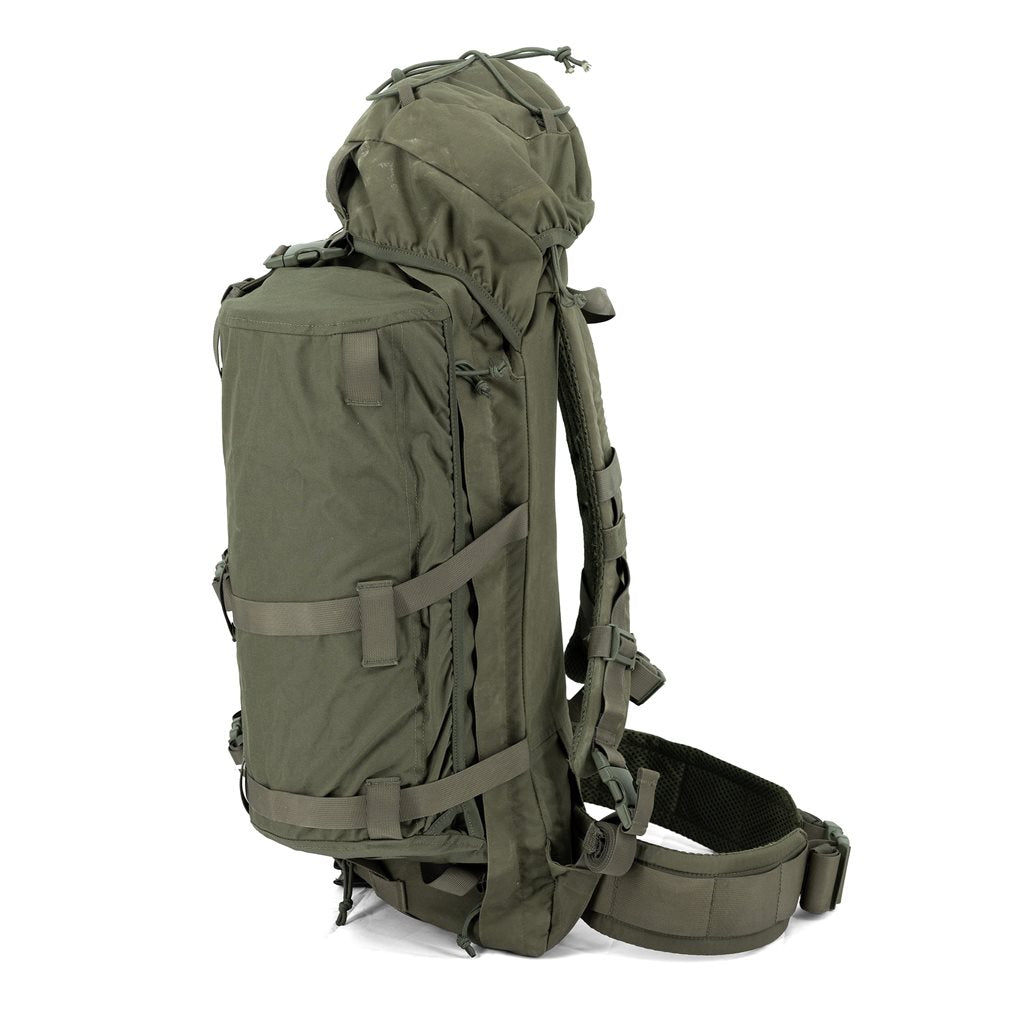 Mochila Bundeswehr Snigel Daypack verde con bolsillos laterales - usada