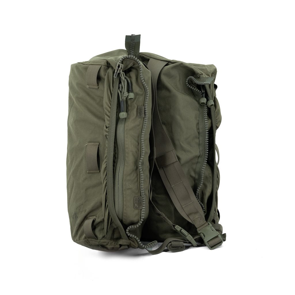 Mochila Bundeswehr Snigel Daypack verde con bolsillos laterales - usada