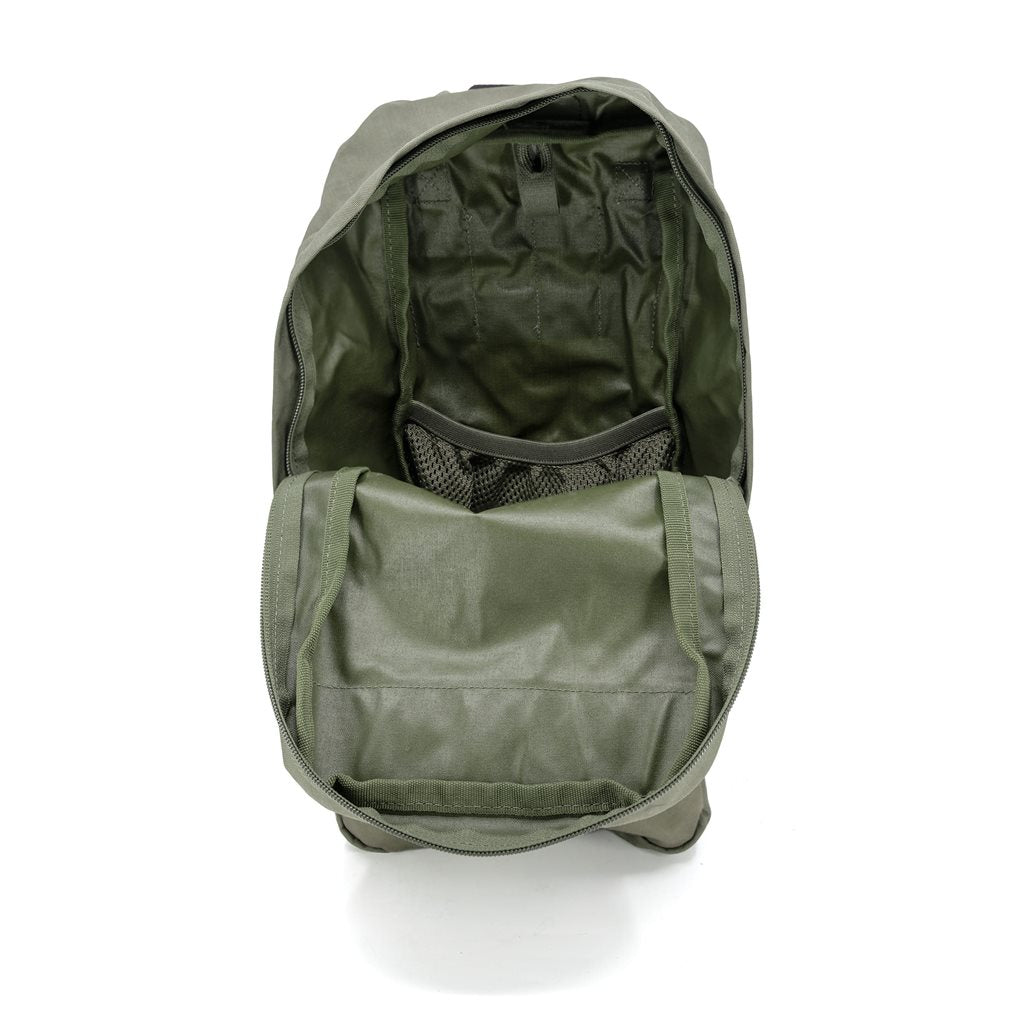 Funda de hidratación MOLLE BW RAL 7013 usada con anclajes MOLLE