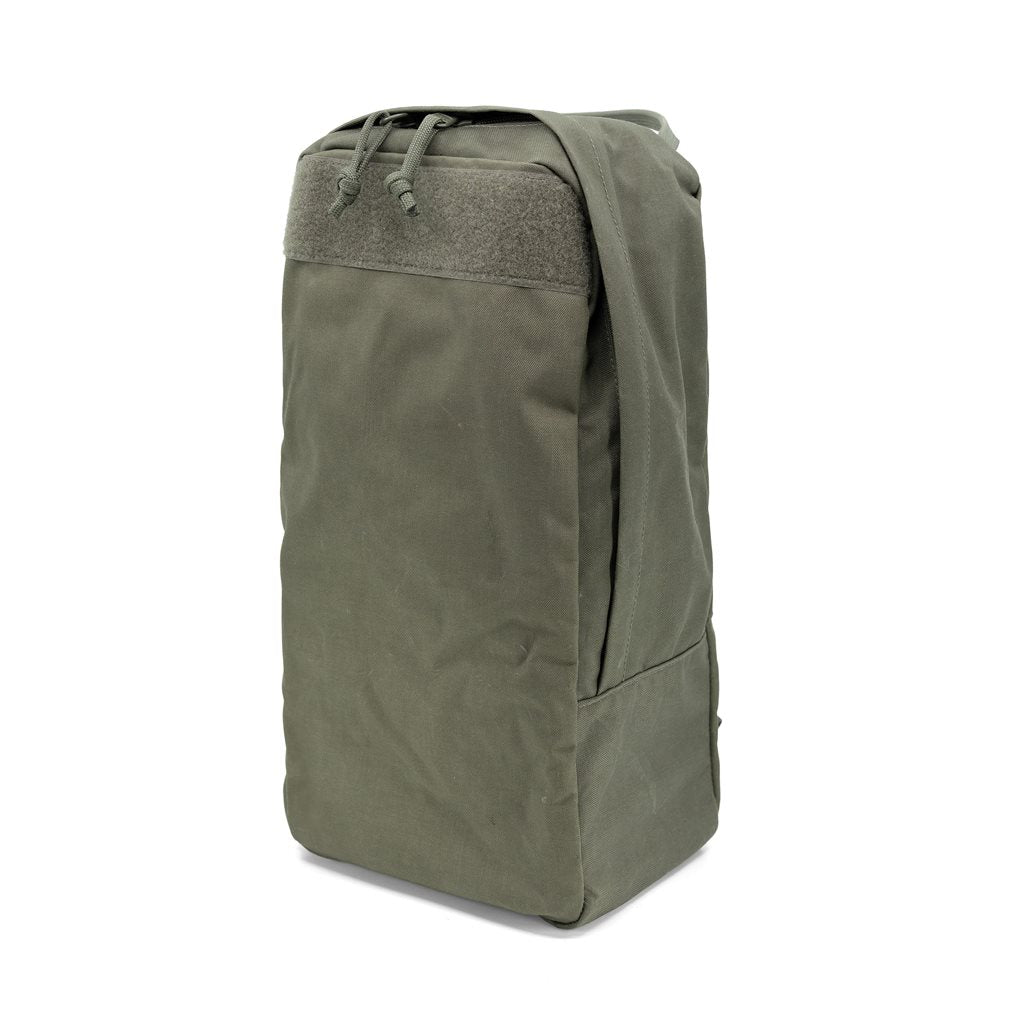Funda de hidratación MOLLE BW RAL 7013 usada con anclajes MOLLE