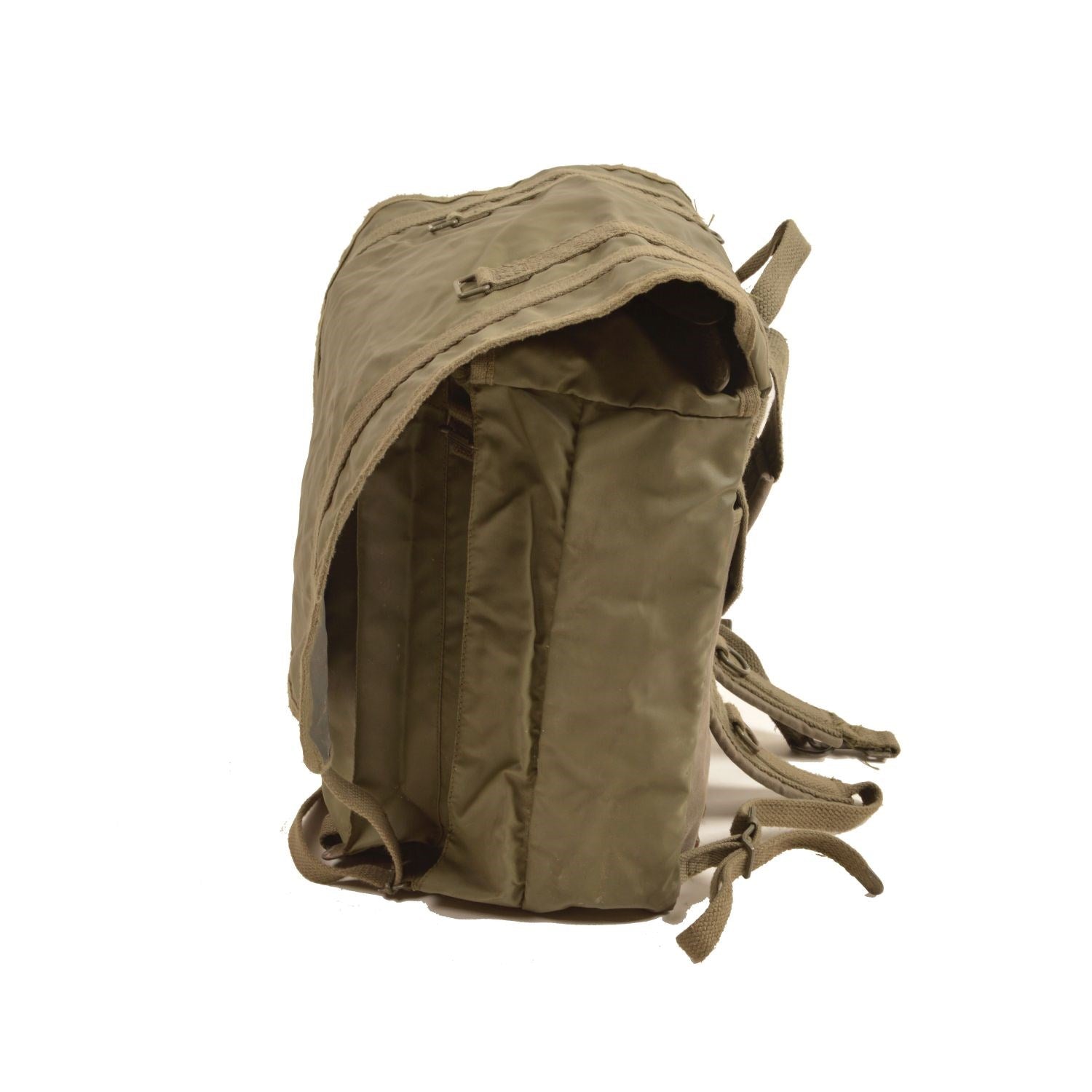 Mochila militar francesa F-1 pequeña verde usada con fondo y laterales en goma