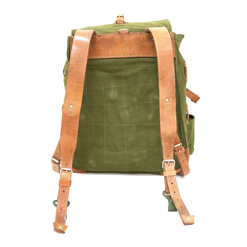 Mochila de lona rumana usada con correas de cuero, original del ejército (ID 91406620)