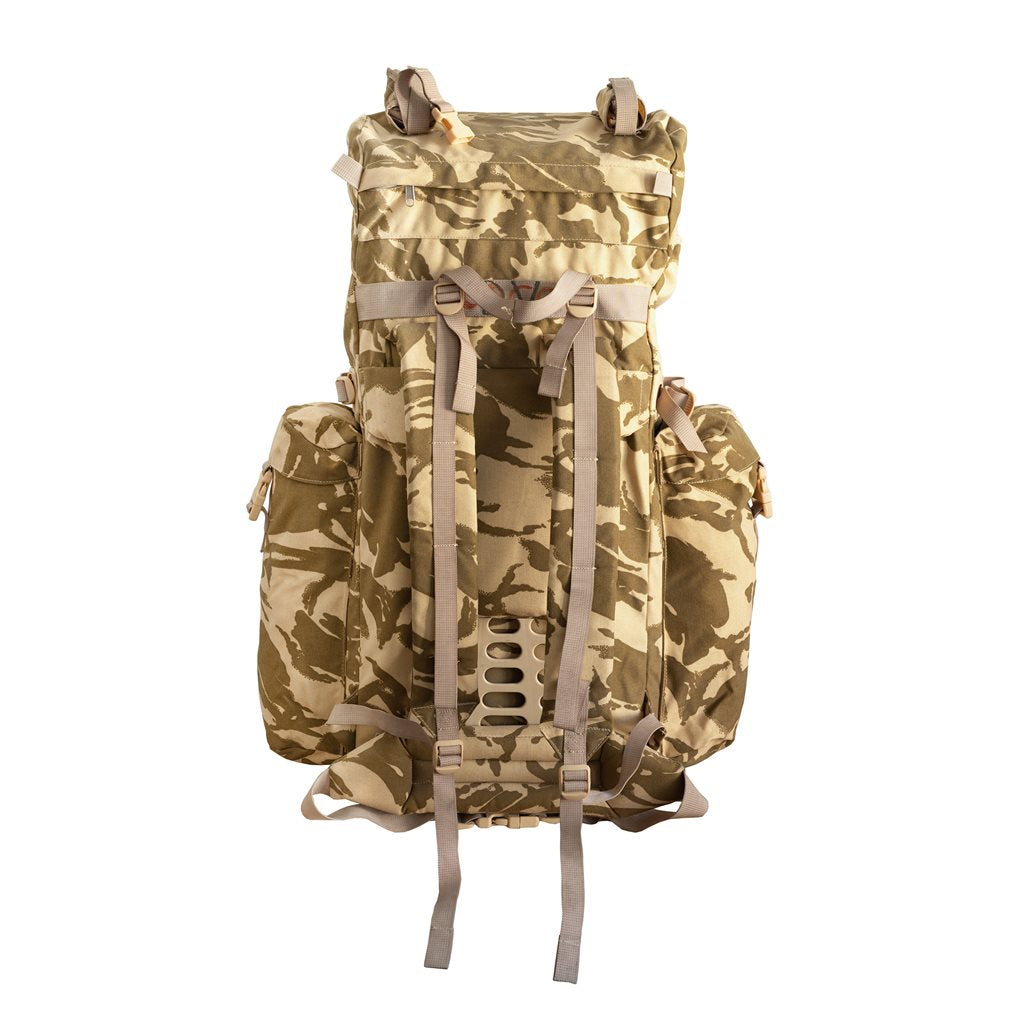 Mochila rumana grande DESERT 90 L usada con armazón color arena, vista general