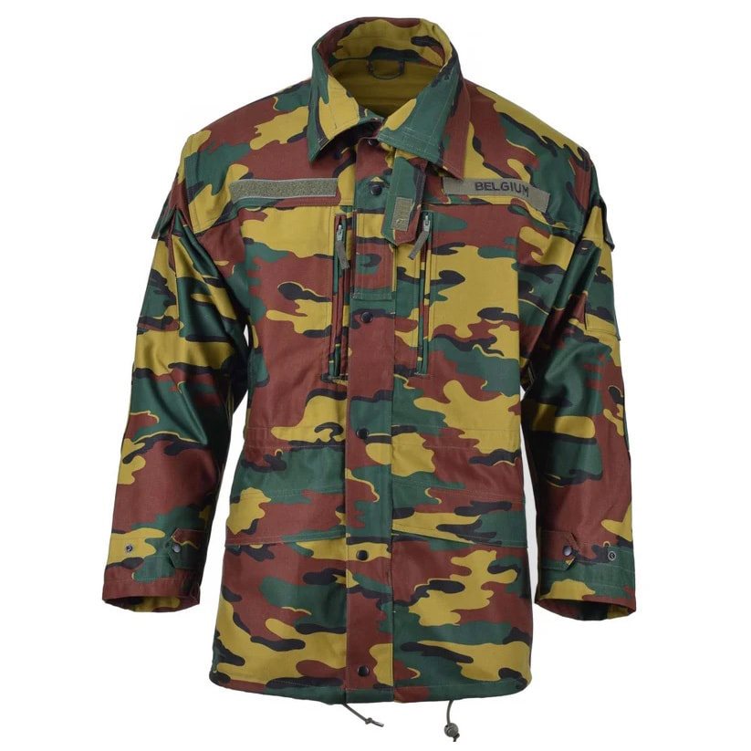 Chaqueta Belga M90 Jigsaw camuflada usada, cierre de cremallera y bolsillos visibles
