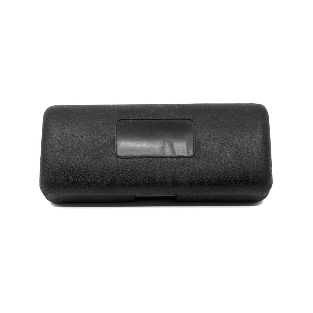 Funda para gafas acolchada de plástico negra usada