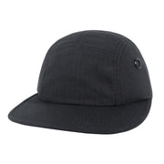 Gorra negra rip-stop con dos orificios de ventilación laterales y cierre ajustable