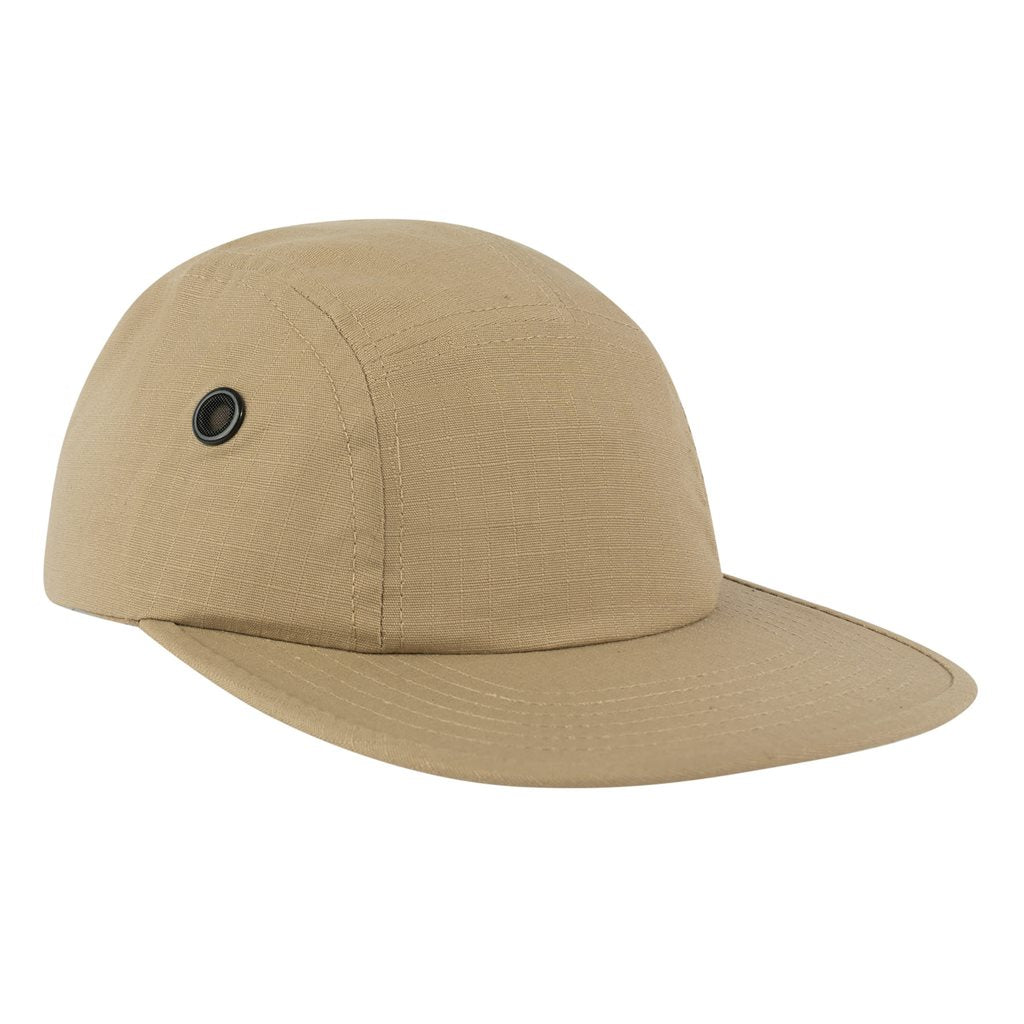 Gorra negra rip-stop con dos orificios de ventilación laterales y cierre ajustable