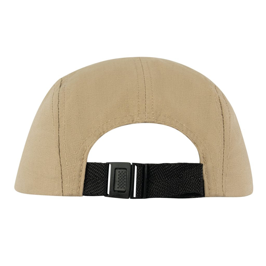 Gorra negra rip-stop con dos orificios de ventilación laterales y cierre ajustable