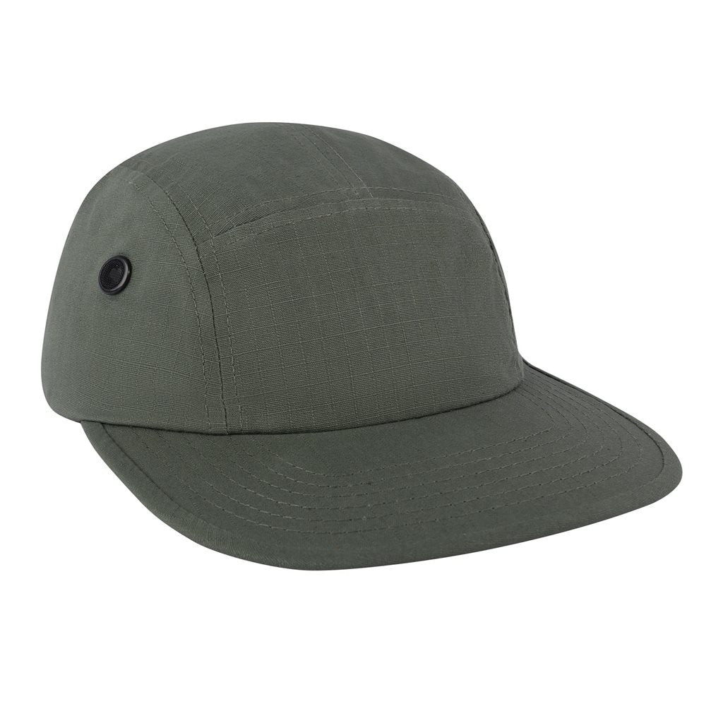 Gorra negra rip-stop con dos orificios de ventilación laterales y cierre ajustable
