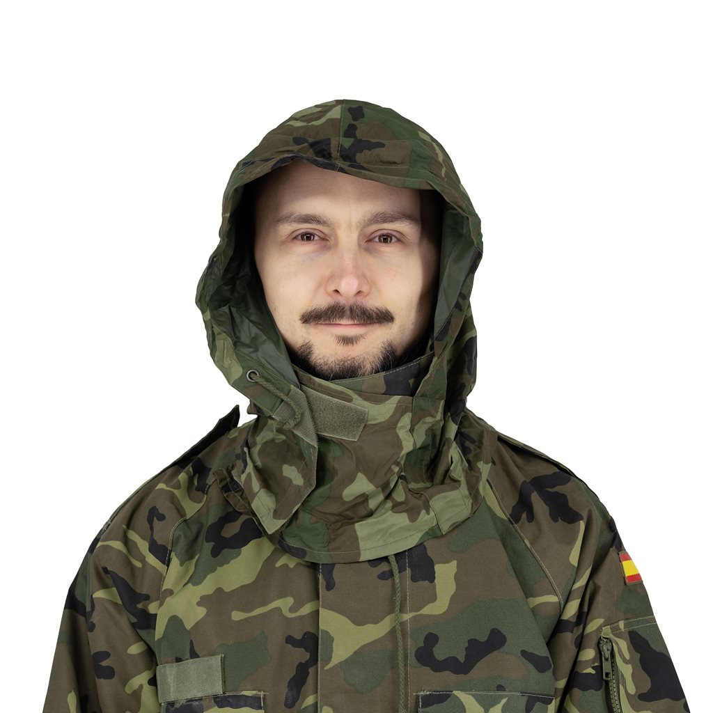 Chaqueta impermeable con membrana Woodland española usada
