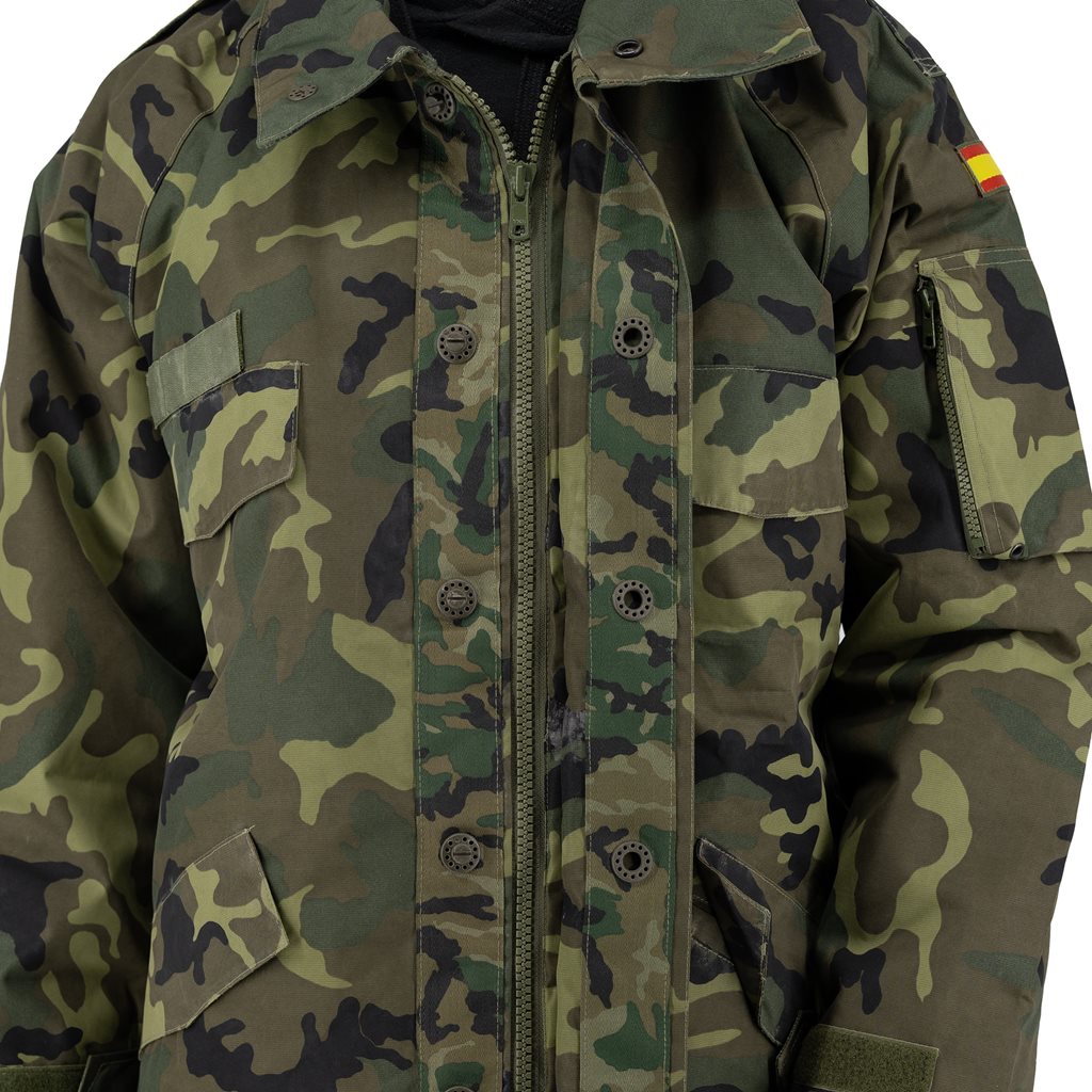 Chaqueta impermeable con membrana Woodland española usada