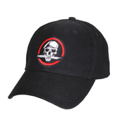 Gorra DELUXE negra con motivo calavera y cuchillo
