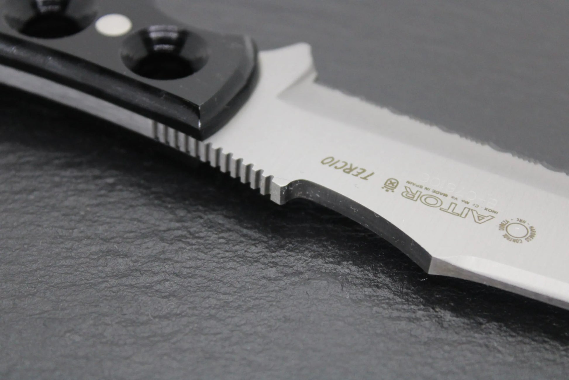 Imagen de Cuchillo Aitor Tercio parte de nuestra colección en Espadas y más, sitio oficial.