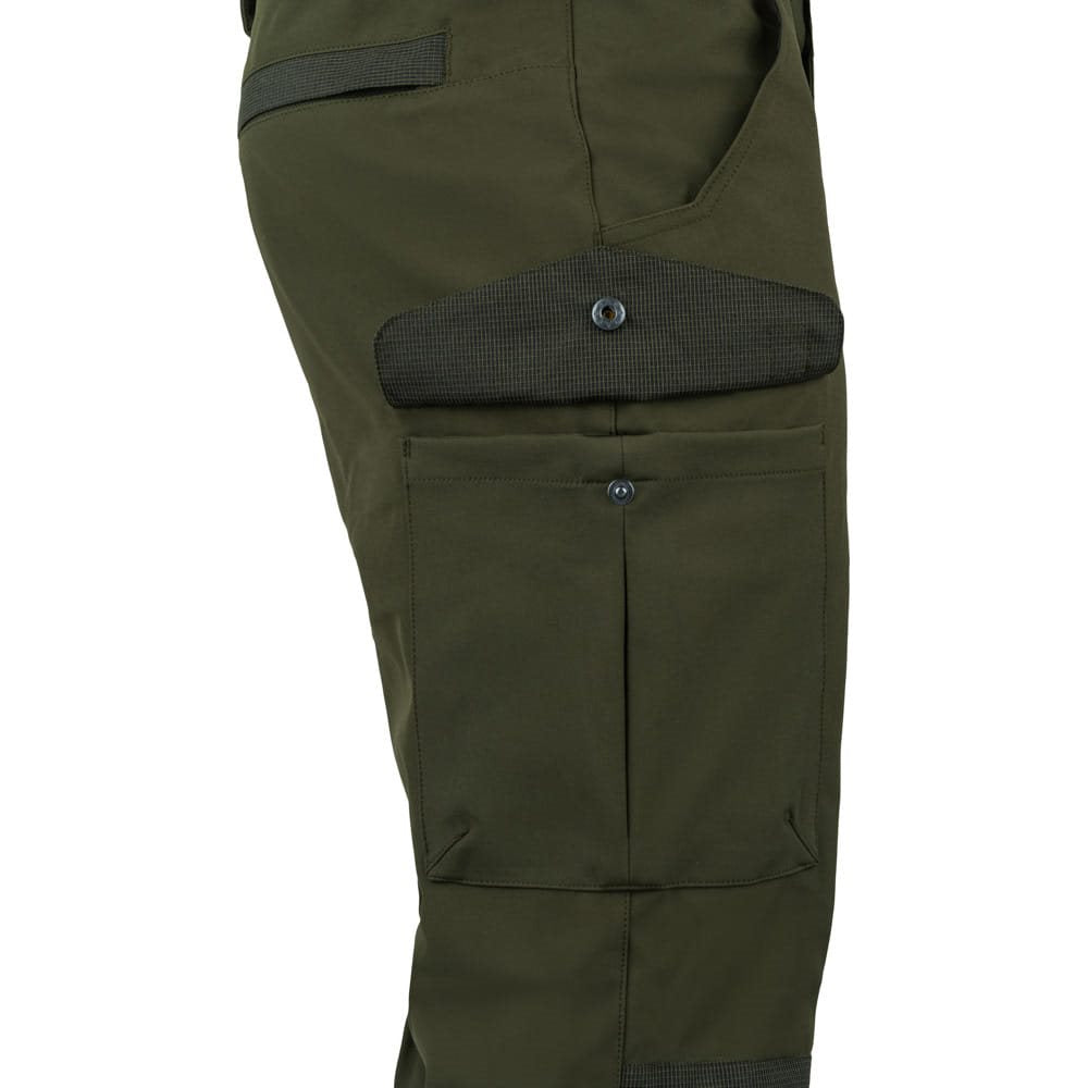 Pantalones softshell verdes con seis bolsillos y refuerzo en las rodillas