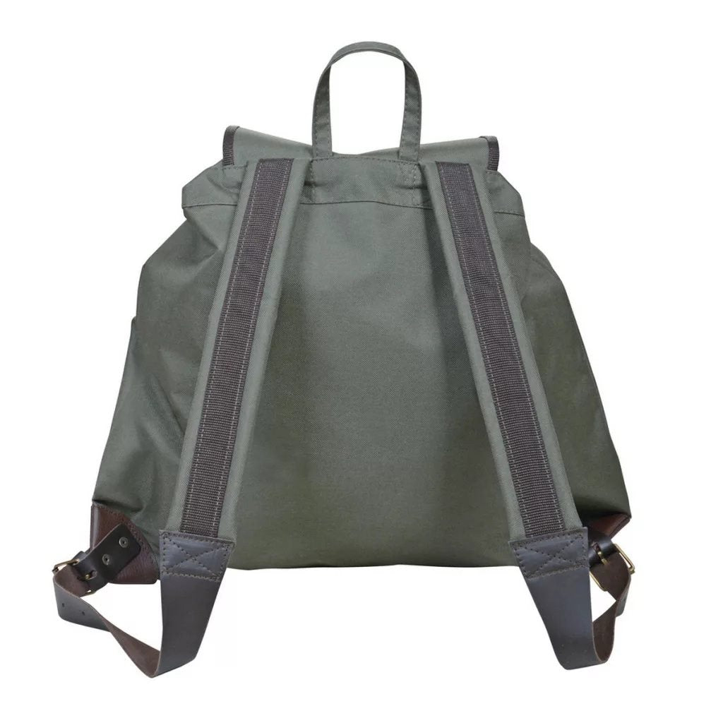 Mochila Hunters 24 l verde con detalles de cuero y dos bolsillos frontales