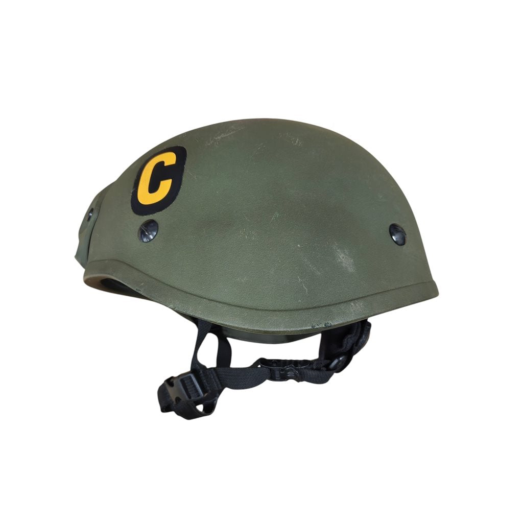 Casco de paracaidista ARGUN RBR MACH IV usado (excedente AČR) vista lateral