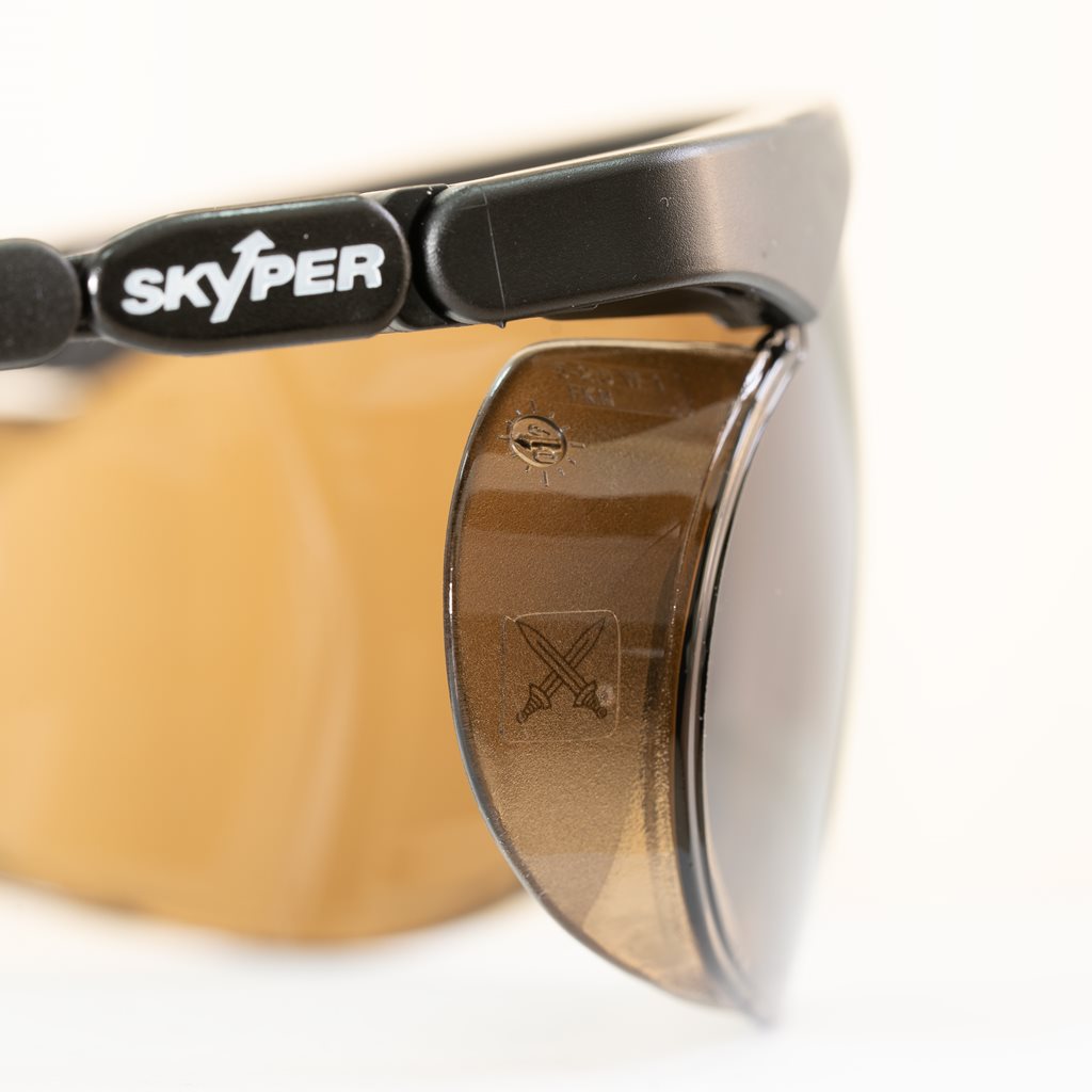 Gafas UVEX Skyper 2000 AČR con lentes ahumadas y funda protectora
