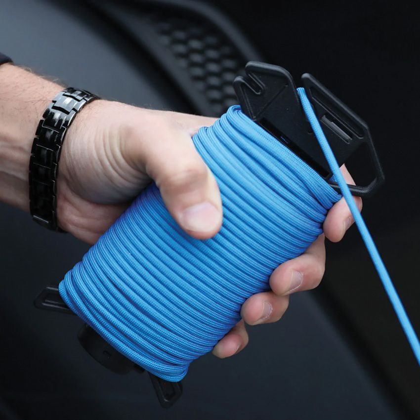 Dispensador con cortador y cuerda de 30 m negro, con centro hueco para encendedor