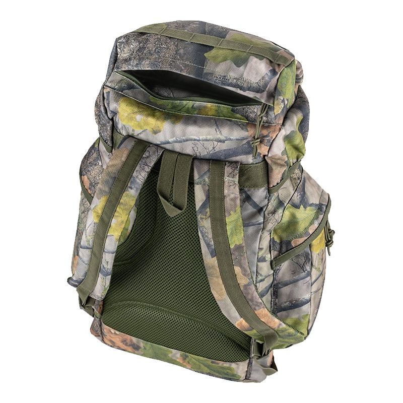 Mochila Bushcraft 25L camuflaje de caza, vista frontal con bolsillos laterales y cierre FASTEX
