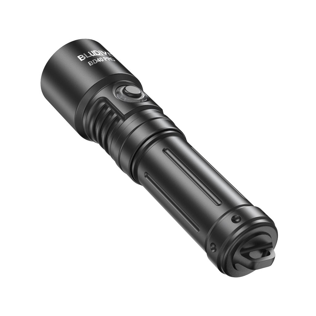 Linterna BD40 PRO recargable impermeable 3000 lúmenes alcance 464 m negra