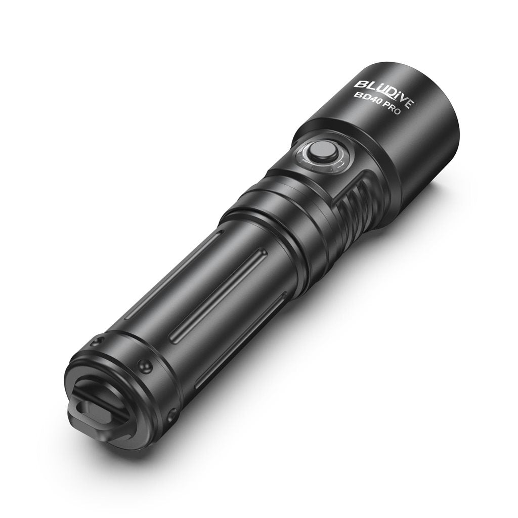 Linterna BD40 PRO recargable impermeable 3000 lúmenes alcance 464 m negra