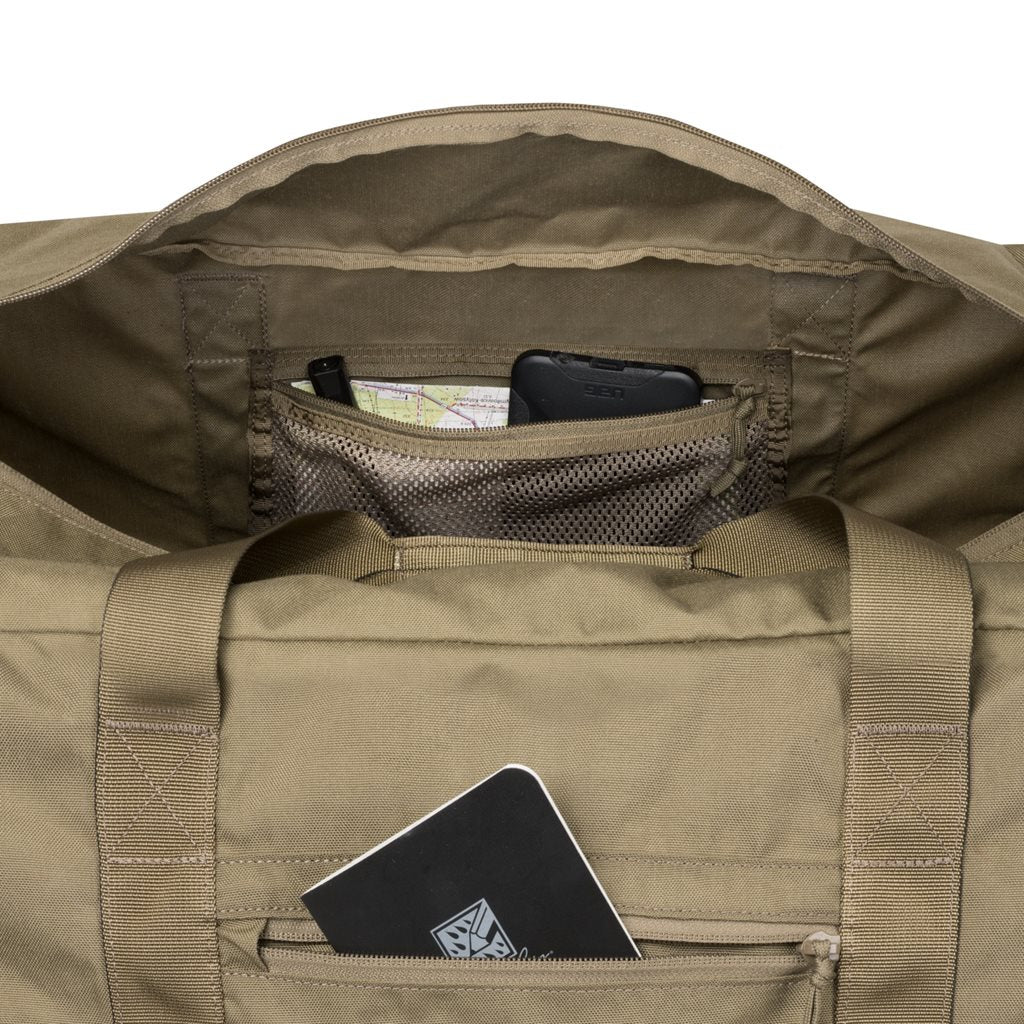 Bolsa de viaje DEPLOYMENT 42 L con material resistente, cremalleras YKK, correa de hombro ajustable y asa central robusta