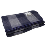Manta de lana rematada 160 x 230 cm a cuadros azul-gris BK-262-GY-NV