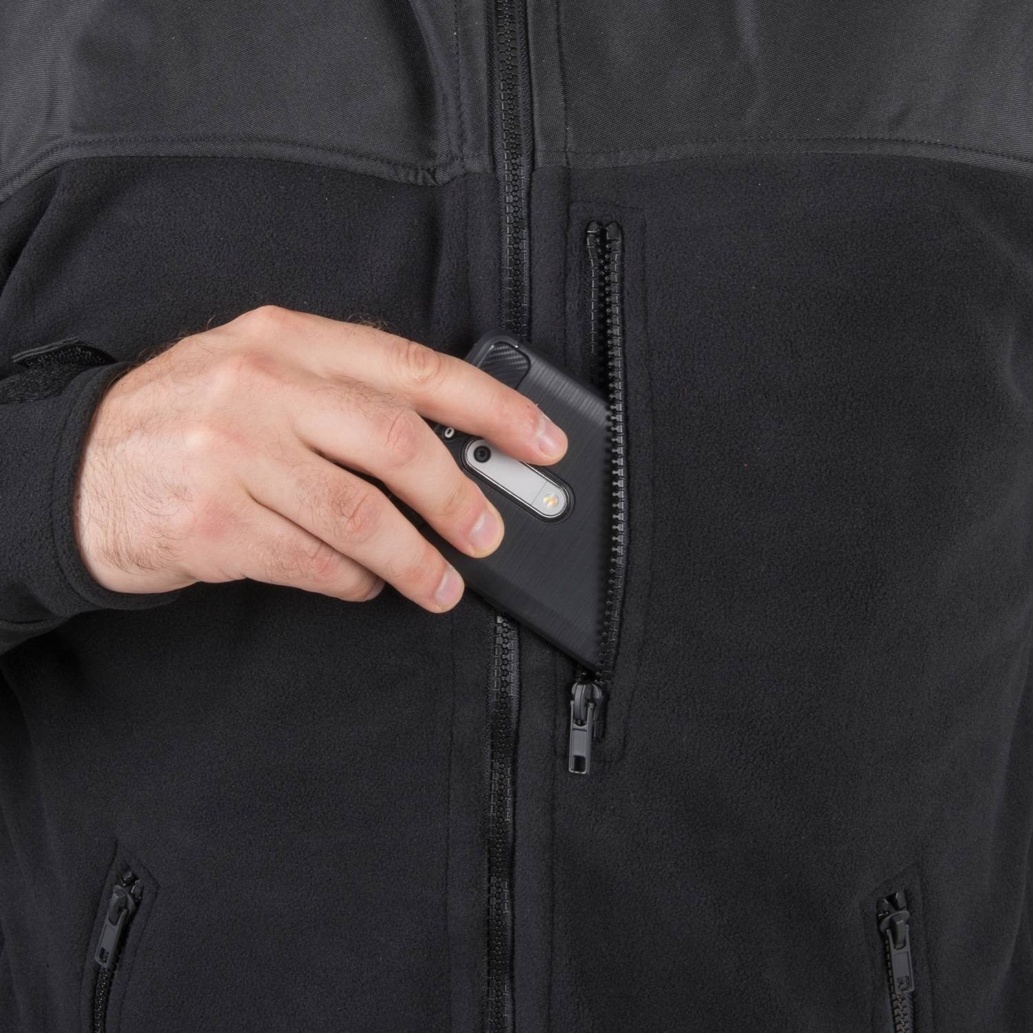 Chaqueta fleece Classic Army negra con corte cómodo y múltiples bolsillos